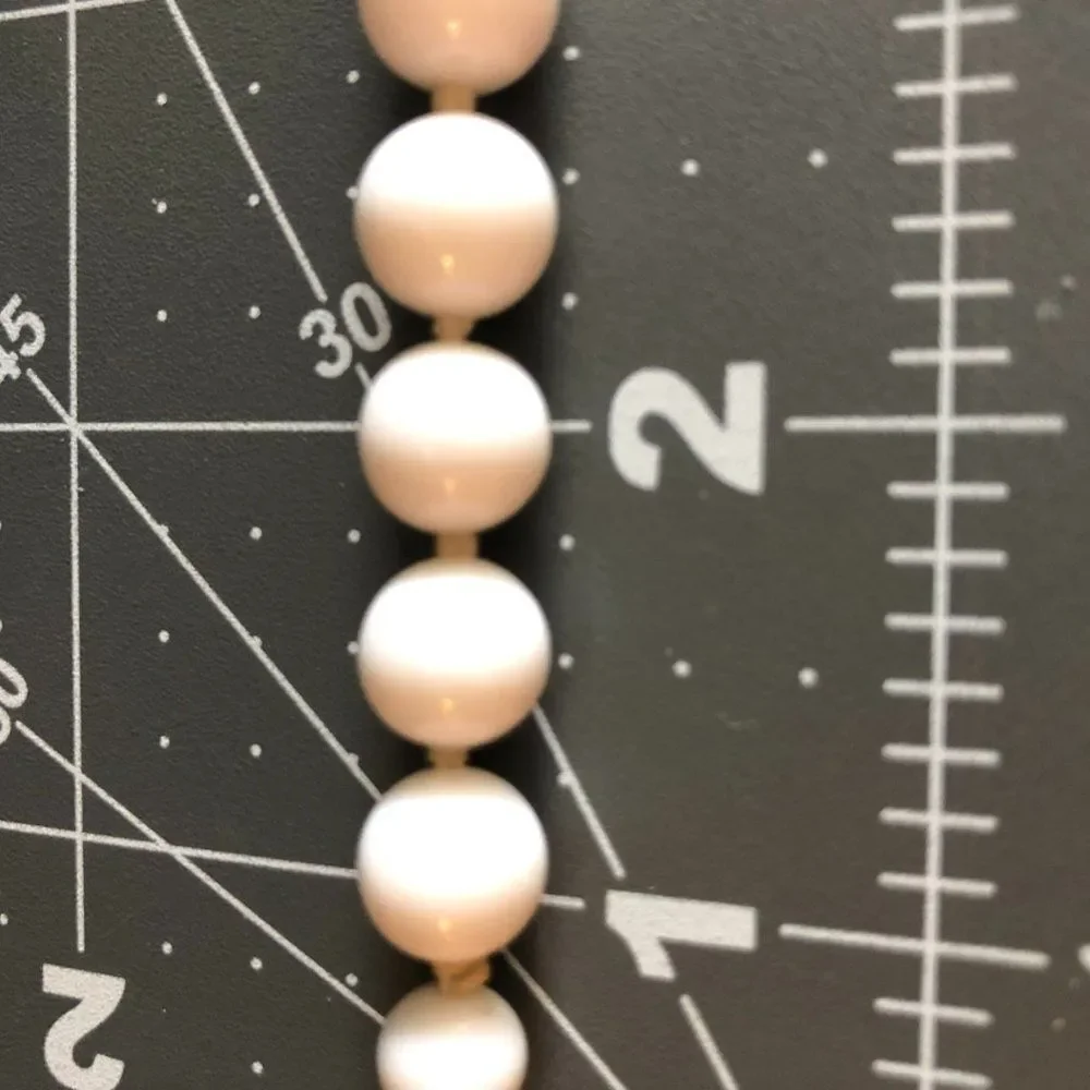 Vintage White Round Bead 21 Inch Necklace